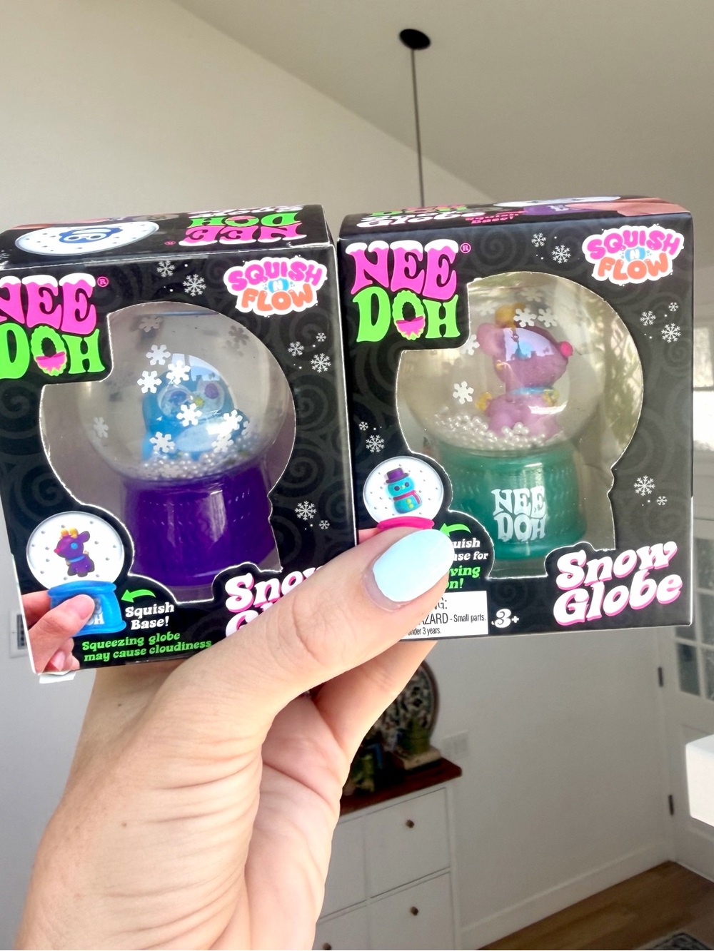 Squish & Flow Snow Globe Needohs